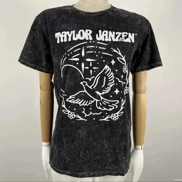 taylor janzen  tee autographed Women Size Small - Picture 2 of 9